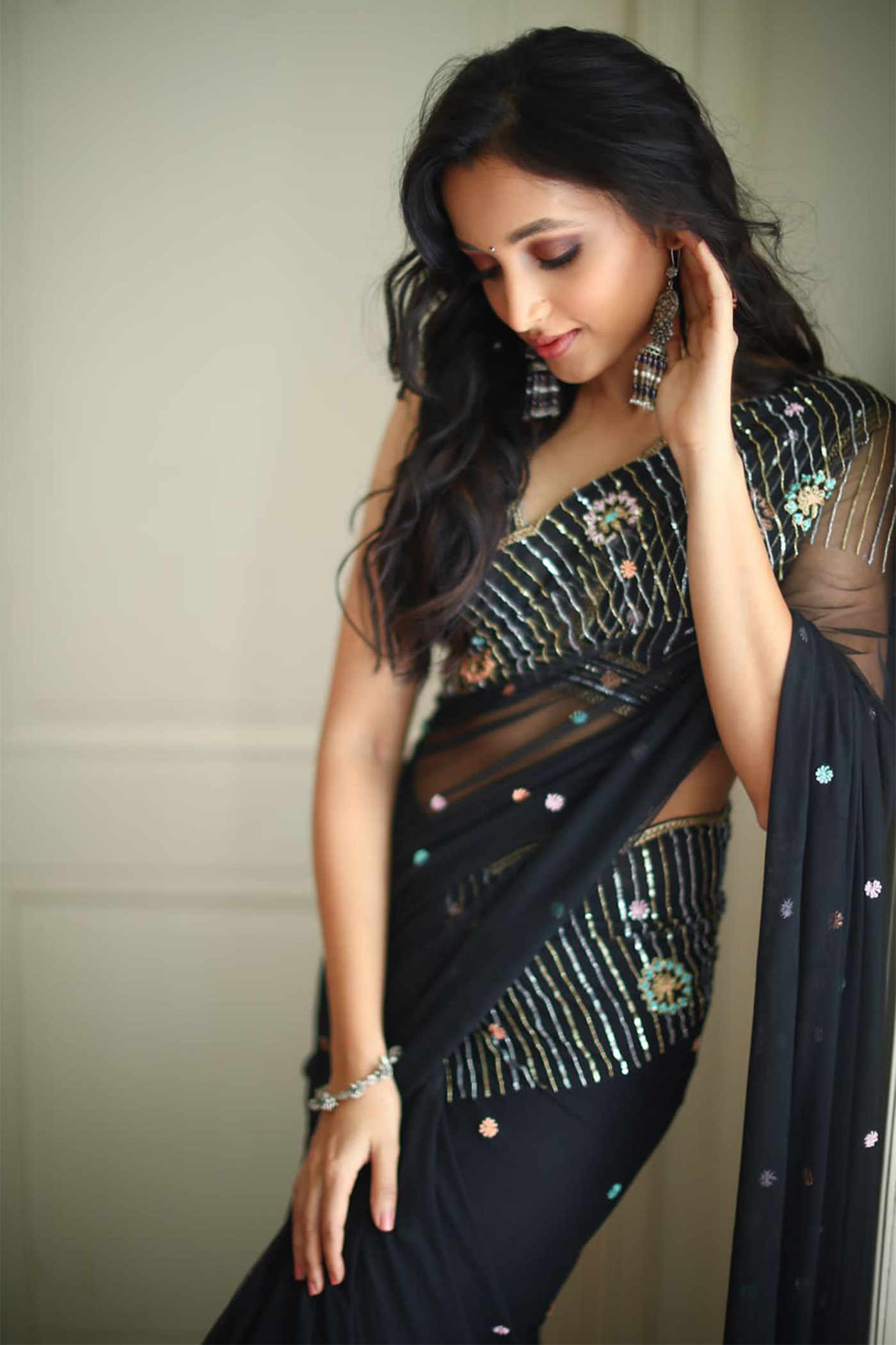 Srinidhi Sherry in Black embroidered saree with sleeveless blouse